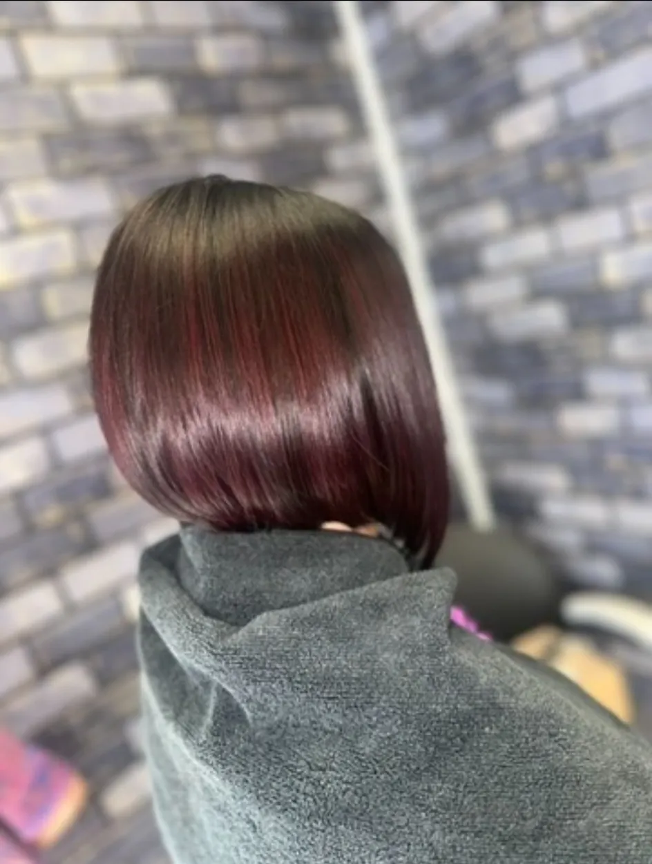 Sleek plum-toned graduated bob with a smooth finish